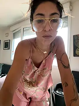 amanilouve online show from 11/14/25, 09:46