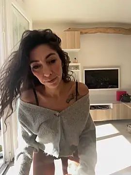 Snapshot of amanilouve chatting on 02/09/26, 10:57 amanilouve online show from 02/09/26, 10:57