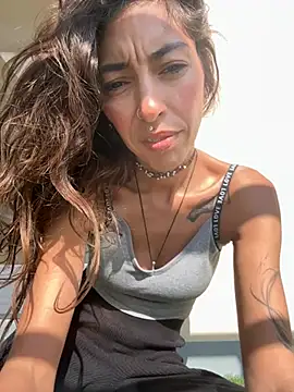 Snapshot of amanilouve chatting on 03/15/26, 01:18 amanilouve online show from 03/15/26, 01:18