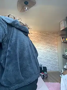 Snapshot of amanilouve chatting on 03/18/26, 09:45 amanilouve online show from 03/18/26, 09:45