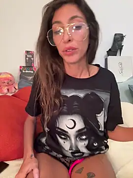 amanilouve online show from 10/19/25, 08:55