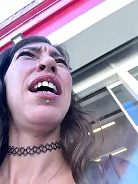 Snapshot of amanilouve chatting on 04/16/26, 10:16 amanilouve online show from 04/16/26, 10:16