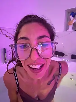 Snapshot of amanilouve chatting on 03/27/26, 09:54 amanilouve online show from 03/27/26, 09:54