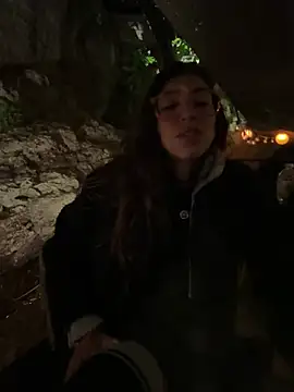 Snapshot of amanilouve chatting on 04/15/26, 10:10 amanilouve online show from 04/15/26, 10:10