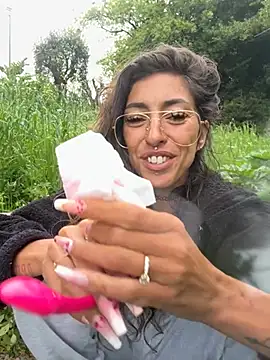 Snapshot of amanilouve chatting on 04/12/26, 09:34 amanilouve online show from 04/12/26, 09:34