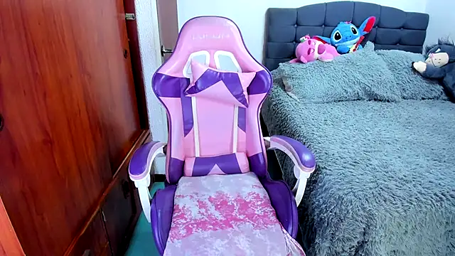saphira owen online show from 12/04/25, 04:50