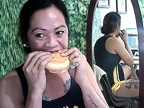 yummy 21xxx online show from 09/18/25, 01:30