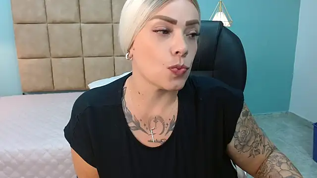 Snapshot of natalygolden69 chatting on 03/08/25, 12:52 natalygolden69 online show from 03/08/25, 12:52