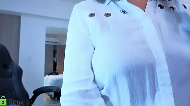 Snapshot of ROSE__15 chatting on 01/15/26, 11:57 ROSE 15 online show from 01/15/26, 11:57