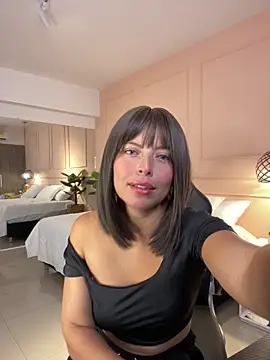 Snapshot of ROSE__15 chatting on 02/18/26, 12:01 ROSE 15 online show from 02/18/26, 12:01