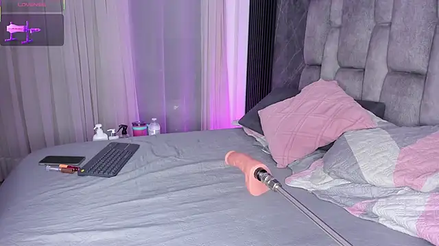 Snapshot of emily_fox1 chatting on 10/10/25, 12:06 emily fox1 online show from 10/10/25, 12:06