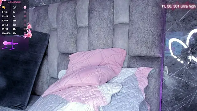 Snapshot of emily_fox1 chatting on 11/22/25, 12:04 emily fox1 online show from 11/22/25, 12:04