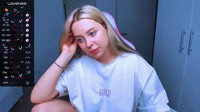 MonaLauu online show from 01/29/25, 02:32