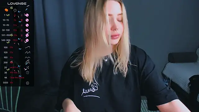 MonaLauu online show from 11/15/25, 05:39