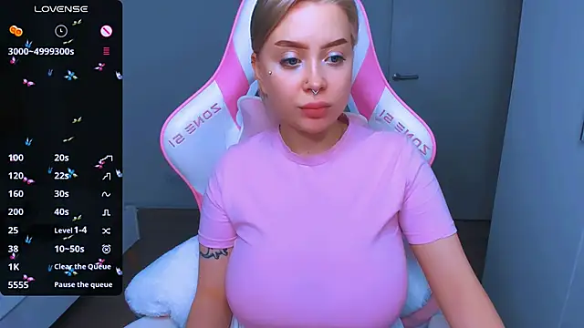 MonaLauu online show from 12/28/24, 07:43