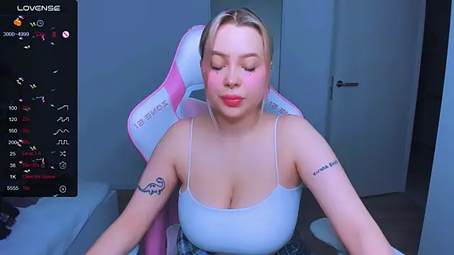 MonaLauu online show from 02/25/25, 11:48