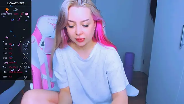 MonaLauu online show from 03/19/25, 05:50