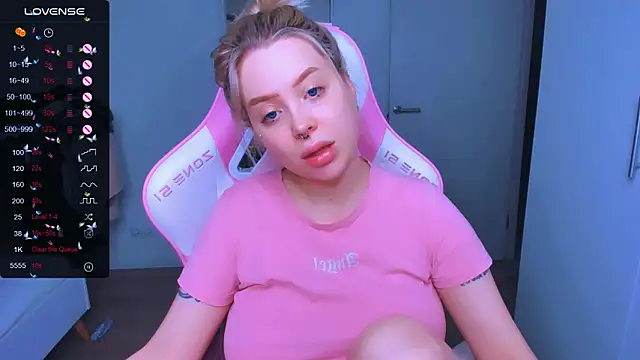 MonaLauu online show from 02/06/25, 02:22