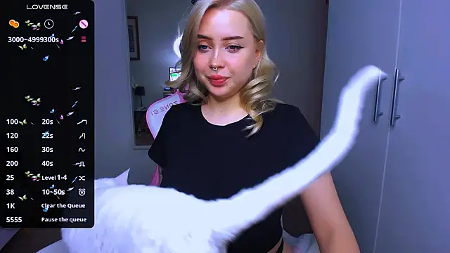 MonaLauu online show from 12/07/24, 06:21