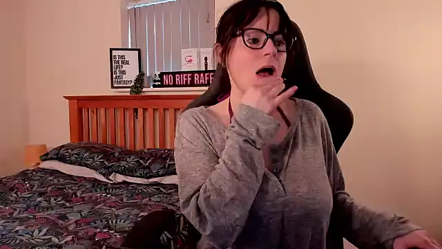 Snapshot of LucieWinters_UK chatting on 01/30/25, 09:04 LucieWinters UK online show from 01/30/25, 09:04