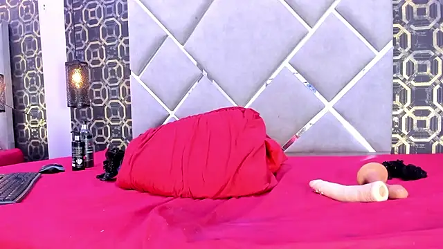 Snapshot of Anaa_Foxx_ chatting on 12/13/25, 08:04 Anaa Foxx online show from 12/13/25, 08:04