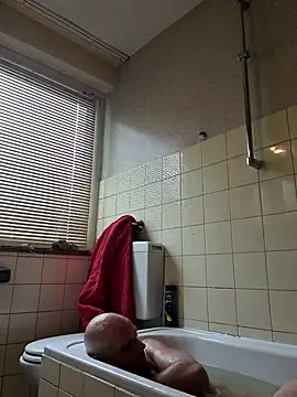 Ladyshaker82 online show from 11/08/25, 02:31