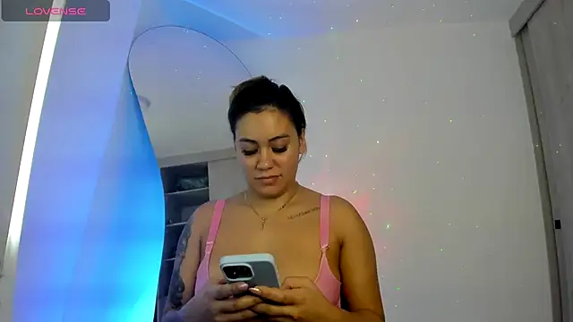 Snapshot of SussiVega chatting on 10/02/25, 08:23 SussiVega online show from 10/02/25, 08:23