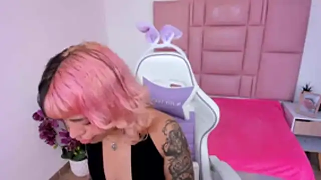 Snapshot of katalina_garcia chatting on 01/18/26, 04:54 katalina garcia online show from 01/18/26, 04:54