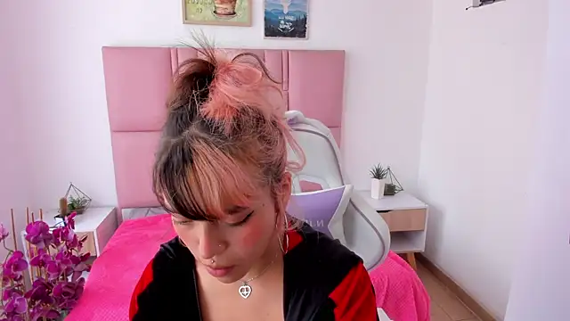 Snapshot of katalina_garcia chatting on 02/13/26, 04:07 katalina garcia online show from 02/13/26, 04:07