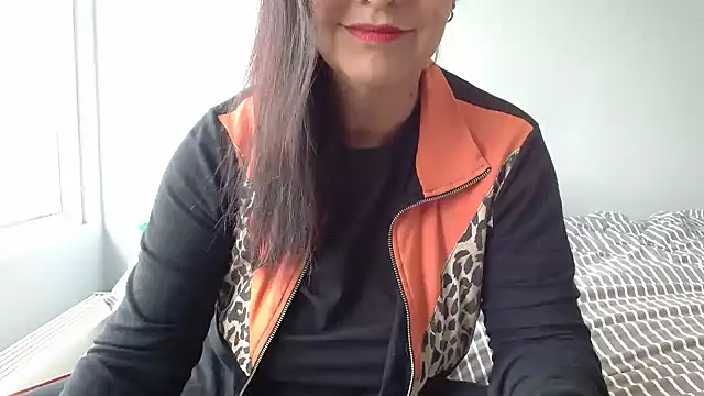 Snapshot of Linda1975 chatting on 06/15/26, 12:05 Linda1975 online show from 06/15/26, 12:05