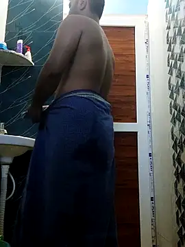 Snapshot of Honestguy100 chatting on 11/04/25, 05:22 Honestguy100 online show from 11/04/25, 05:22