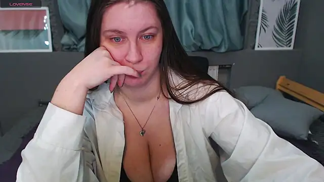 Snapshot of LiyaSilve chatting on 02/15/25, 05:19 LiyaSilve online show from 02/15/25, 05:19