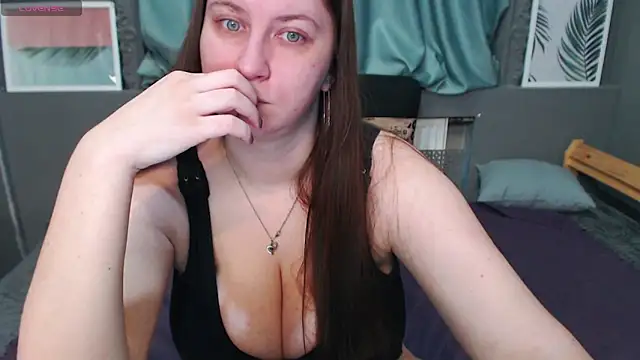 Snapshot of LiyaSilve chatting on 02/18/25, 01:21 LiyaSilve online show from 02/18/25, 01:21