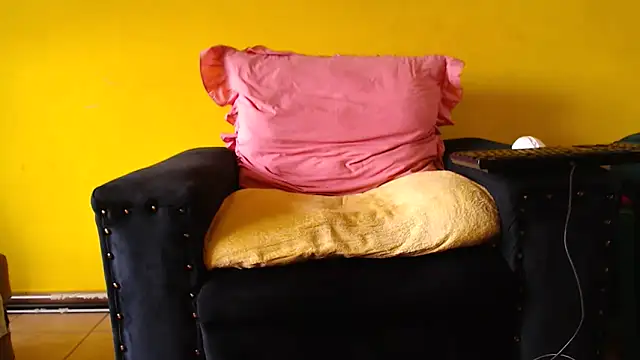 Snapshot of zuluboyxx chatting on 10/29/25, 06:34 zuluboyxx online show from 10/29/25, 06:34