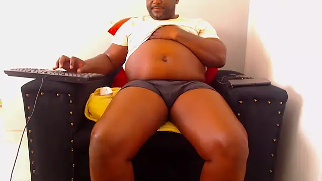 Snapshot of zuluboyxx chatting on 06/12/26, 07:28 zuluboyxx online show from 06/12/26, 07:28