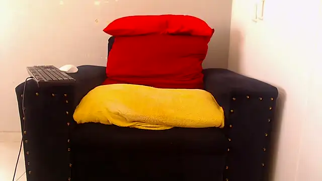 Snapshot of zuluboyxx chatting on 07/18/26, 07:50 zuluboyxx online show from 07/18/26, 07:50