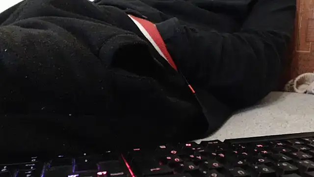 Snapshot of VASKOS178 chatting on 11/25/25, 12:16 VASKOS178 online show from 11/25/25, 12:16