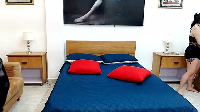 Snapshot of MaloryAndLuna chatting on 10/10/25, 11:55 MaloryAndLuna online show from 10/10/25, 11:55