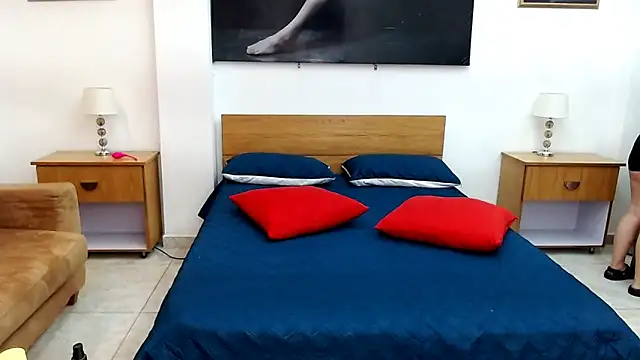 Snapshot of MaloryAndLuna chatting on 10/08/25, 11:56 MaloryAndLuna online show from 10/08/25, 11:56