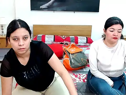 Snapshot of MaloryAndLuna chatting on 10/20/25, 12:06 MaloryAndLuna online show from 10/20/25, 12:06