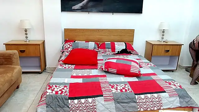 Snapshot of MaloryAndLuna chatting on 10/17/25, 11:56 MaloryAndLuna online show from 10/17/25, 11:56