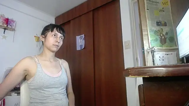 Snapshot of Moon_lunita chatting on 06/18/26, 08:25 Moon lunita online show from 06/18/26, 08:25
