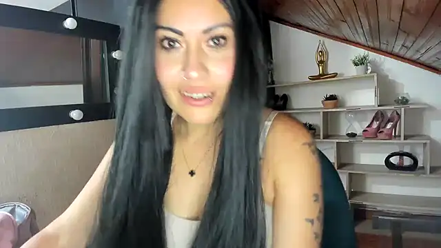 Snapshot of Tania_mature chatting on 06/11/26, 12:32 Tania mature online show from 06/11/26, 12:32