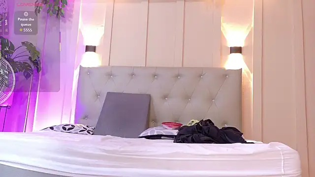 Snapshot of nicol_snow chatting on 11/09/25, 01:37 nicol snow online show from 11/09/25, 01:37