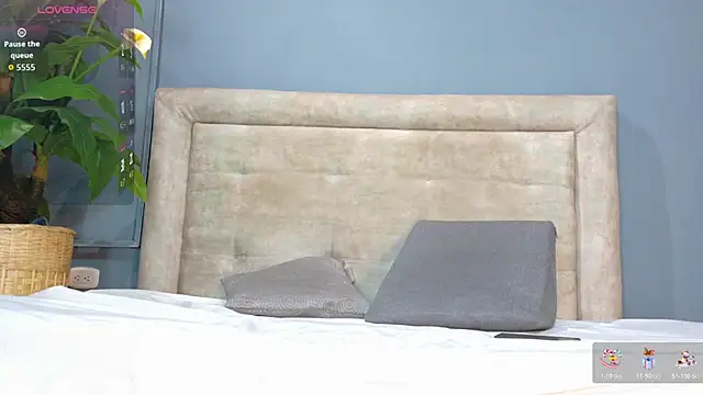 nicol snow online show from 02/05/26, 01:18