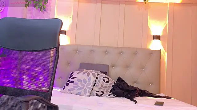 Snapshot of nicol_snow chatting on 11/25/25, 01:11 nicol snow online show from 11/25/25, 01:11