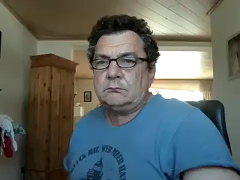 Snapshot of Nobbie444 chatting on 04/28/26, 01:37 Nobbie444 online show from 04/28/26, 01:37
