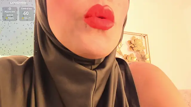 Snapshot of hanajameela chatting on 02/25/25, 12:05 hanajameela online show from 02/25/25, 12:05