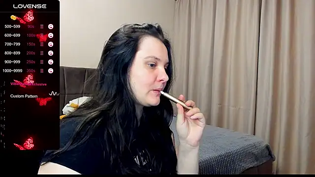 AlanaBrox online show from 10/31/25, 03:19