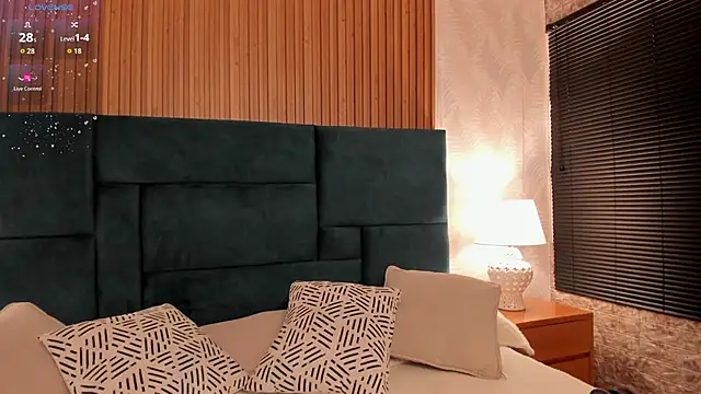 Snapshot of Kareena_chopra chatting on 11/05/25, 12:41 Kareena chopra online show from 11/05/25, 12:41